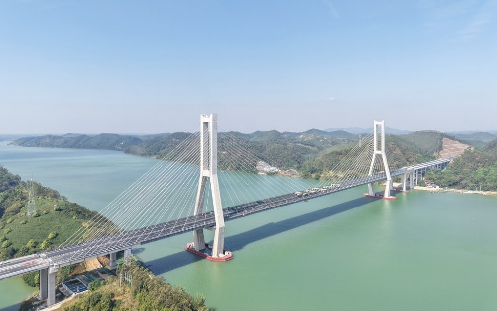 2.建成后的西津郁江特大橋