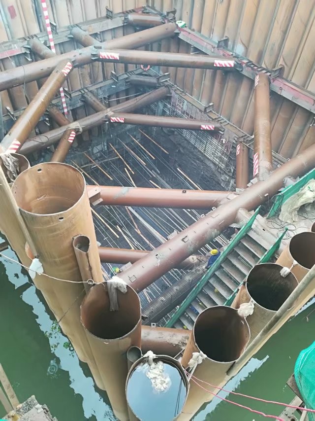川南城際鐵路鋼管樁圍堰