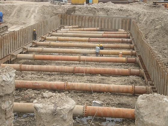 橫縣污水處理廠鋼板樁加支護施工