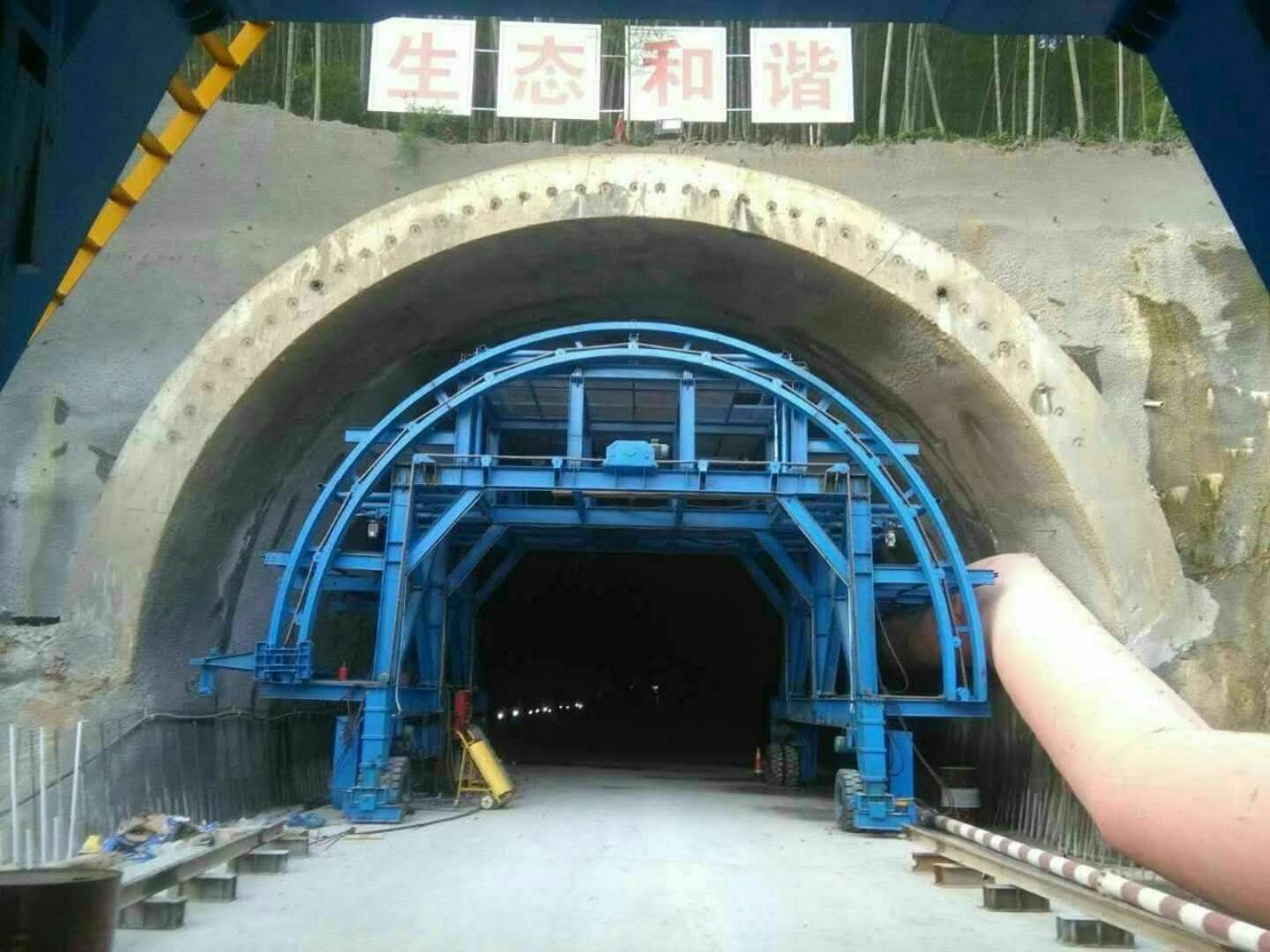 廣西隧道防水布臺車施工