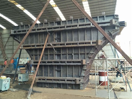 橋墩模板出廠前安裝調式