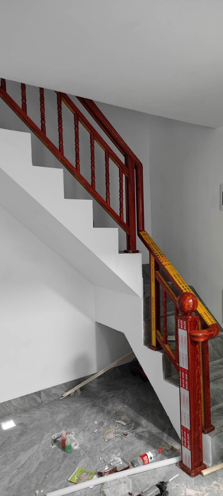 扶梯_楼梯扶手样式 _广西全铝合金定制家具-广西金属不锈钢屏风隔断